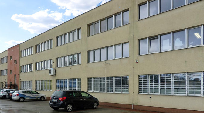 na zdjęciu budynek, w którym znajduje się oferowane do wynajmu biuro Wrocław Fabryczna